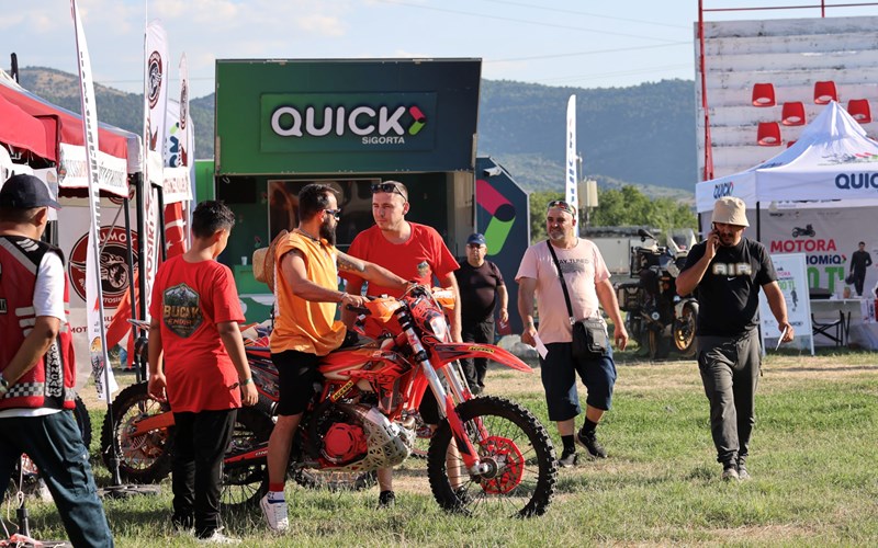 Quick Sigorta iki teker tutkunlarını Bucak'ta buluşturdu